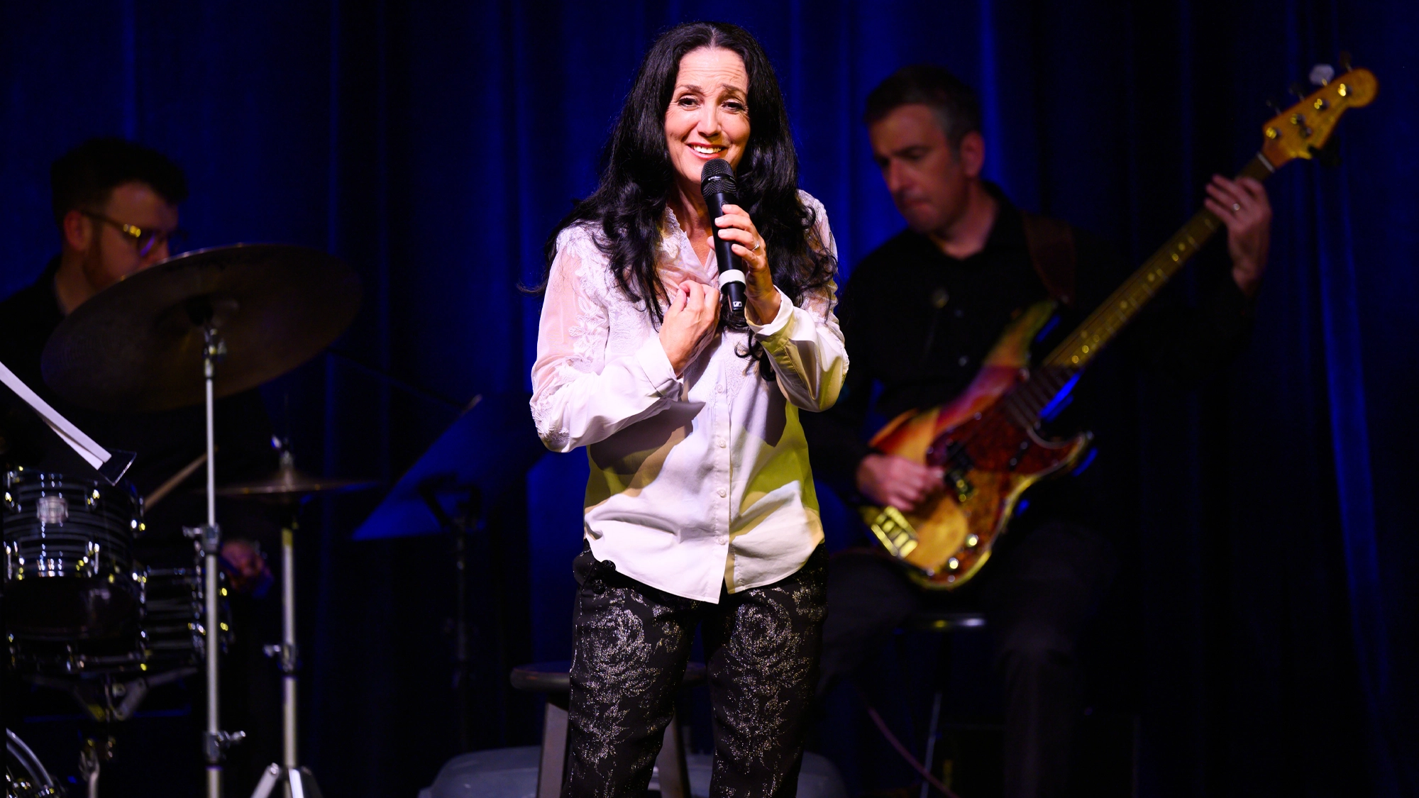 Channeling Karen Carpenter, Laurie Roldan sings 